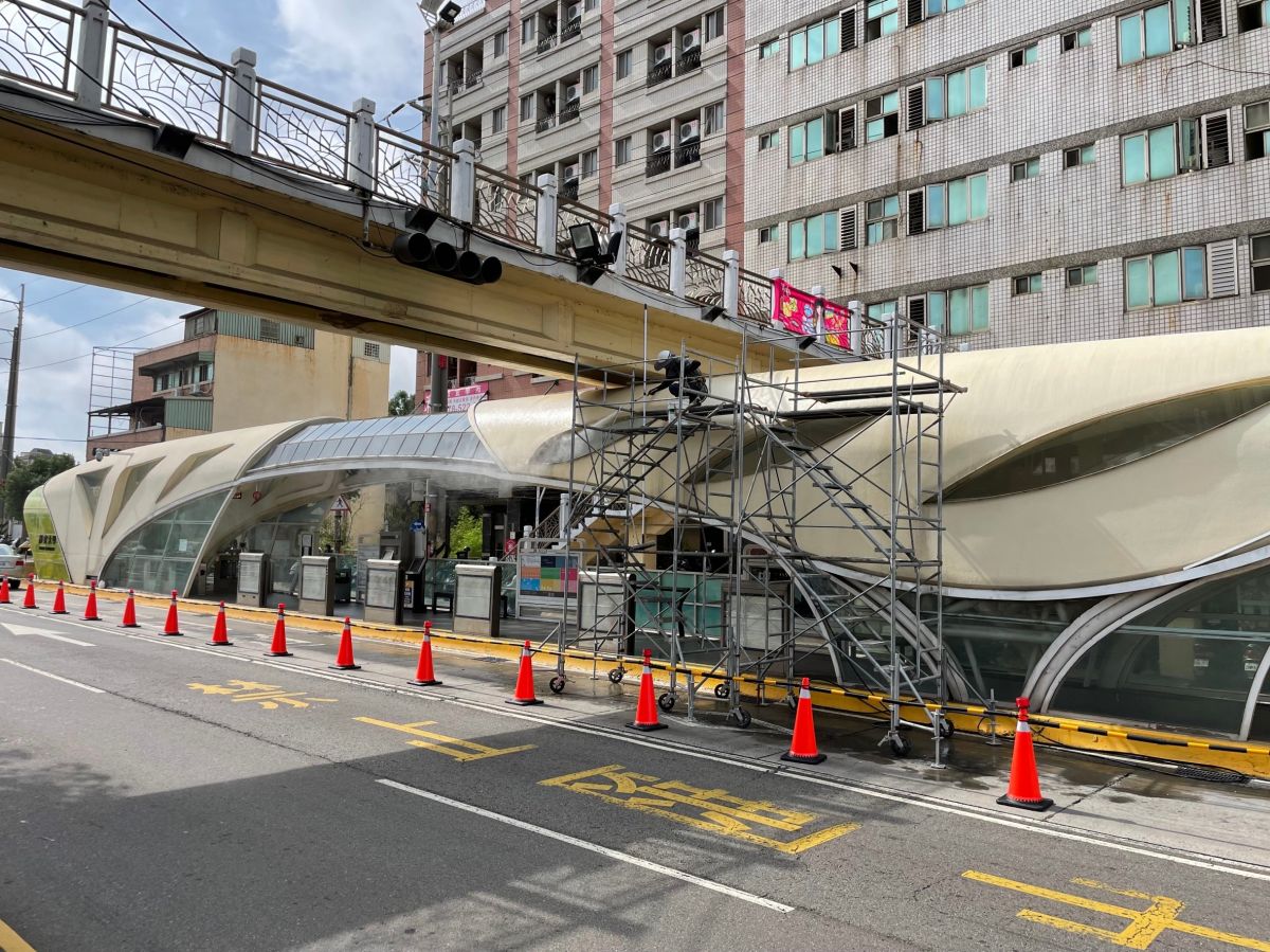 BRT公車站外牆清洗 靜宜大學站到火車站